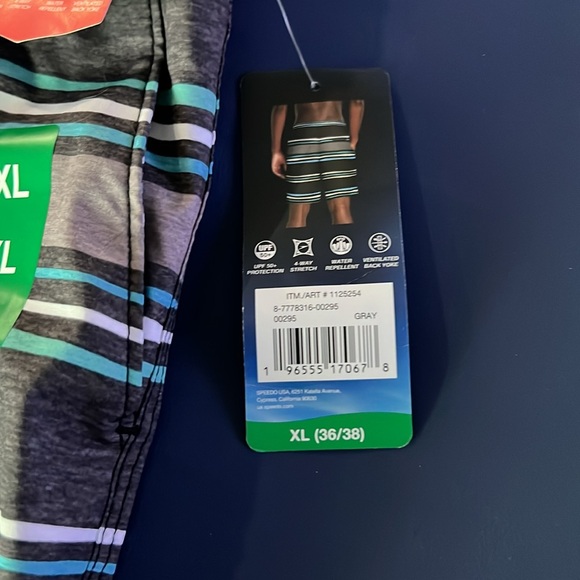 New Speedo swim trunks - Picture 4 of 6